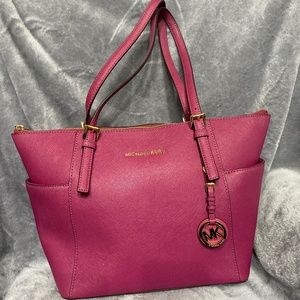 Michael Kors Wild Berry East/West Jet Set Tote